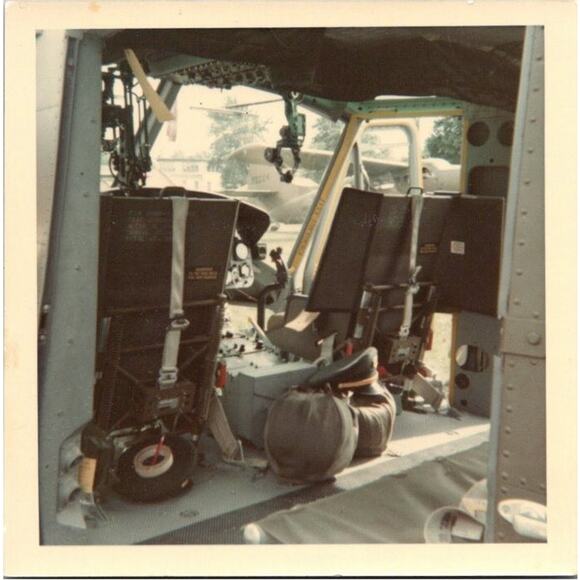 Vietnam War Plane Picture With Polit Posing For Take Off To War 2 Actual Picture - Picture 2 of 2